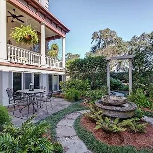 historic-award-winning-mansion-by-hgtv-designer.top-hotels-in-savannah.com/